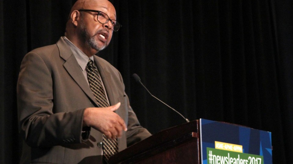 Leonard Pitts PulitzerPrize winning columnist talks at JCC The