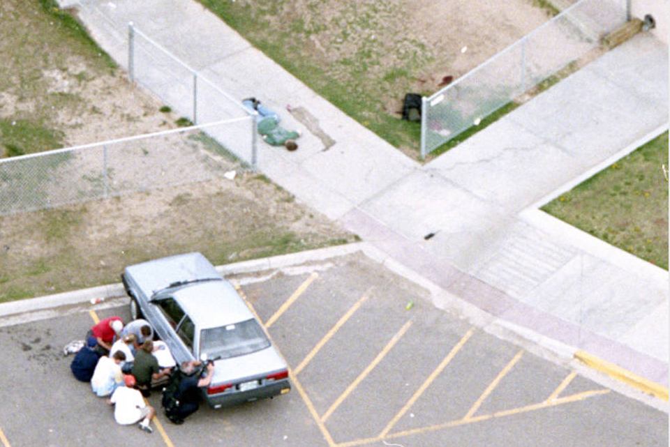 Rodolfo Gonzalez/Rocky Mountain News - April 20, 1999