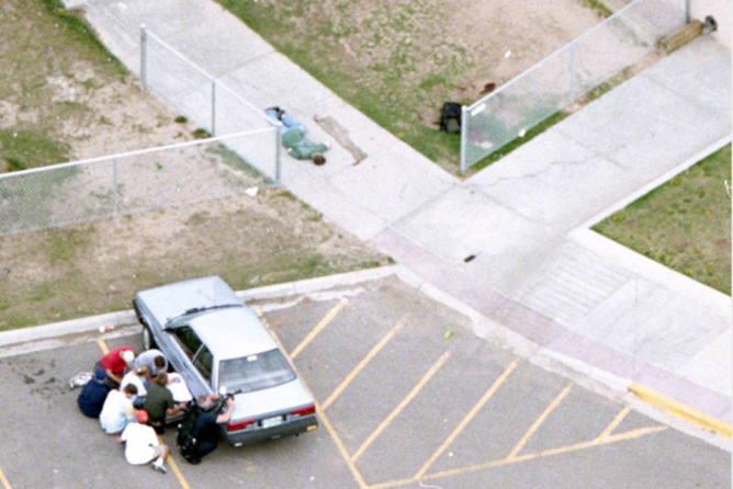 Rodolfo Gonzalez/Rocky Mountain News - April 20, 1999