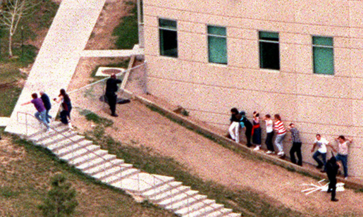 Rodolfo Gonzalez/Rocky Mountain News - April 20, 1999