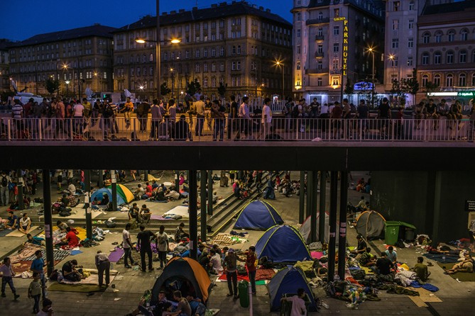 Dozens of refugee families, mostly from Syria, camping underneath the Keleti train station in central Budapest (Mauricio Lima, The New York Times - September 1, 2015). 
