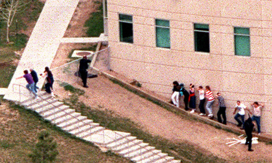 Rodolfo Gonzalez/Rocky Mountain News - April 20, 1999